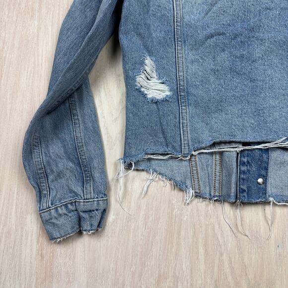 BLANK NYC Blue Raw Hem Distressed Denim Casual Button Front Trucker Jacket XS - Picture 8 of 13